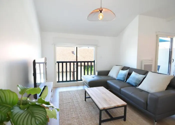 Coco Elaura Modern Duplex With 2 Bedrooms And A Balcony In Biarritz